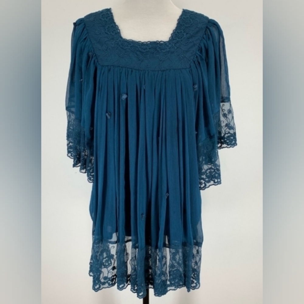 American Glamour Badgley Mischka Blue Blouse Size 1X. BRAND NEW